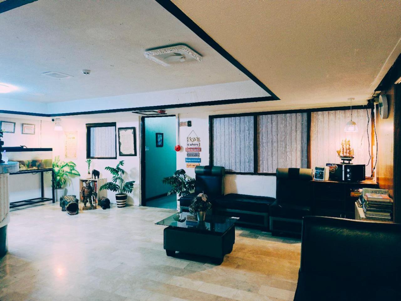 Vincent Resort Hotel Angeles Exterior photo