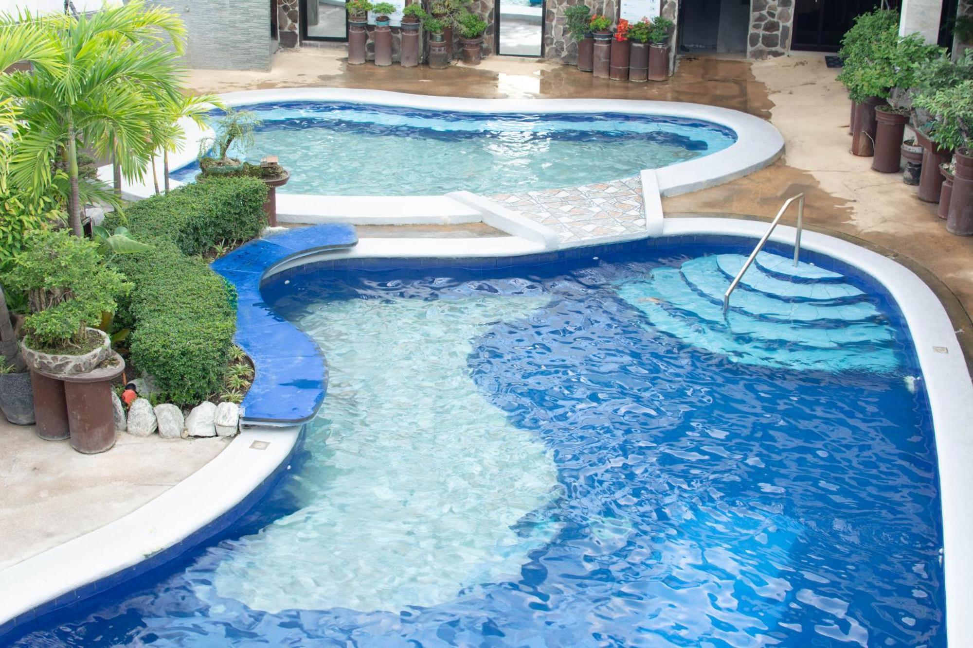 Vincent Resort Hotel Angeles Exterior photo