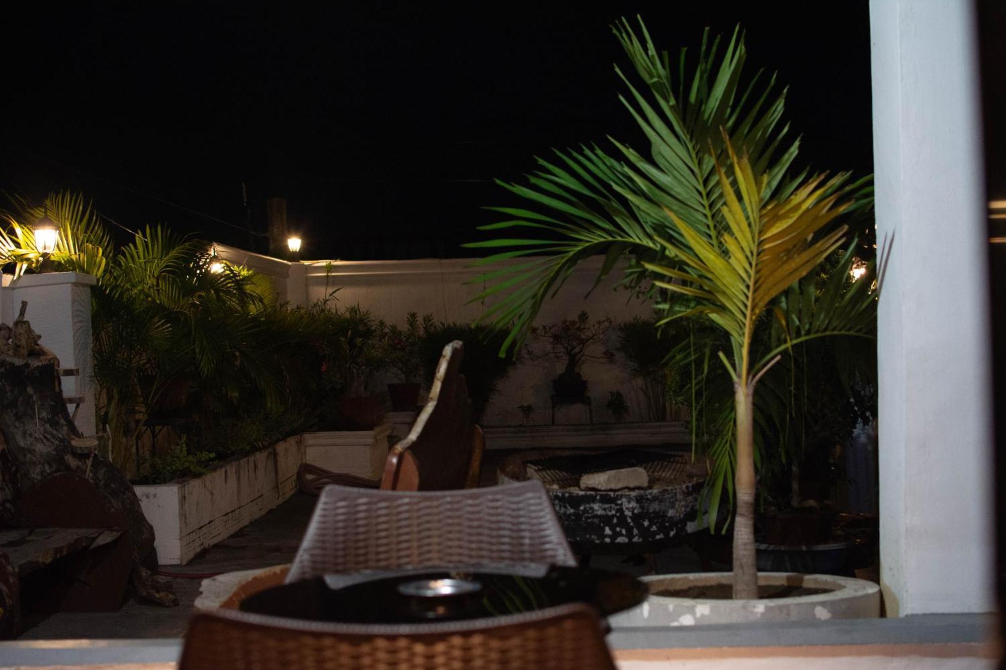 Vincent Resort Hotel Angeles Exterior photo